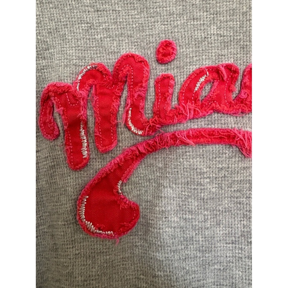 Y2K Miami Waffle Knit Top Gray Red Chenille Logo Long Sleeve Coastal Casual M - Picture 4 of 4